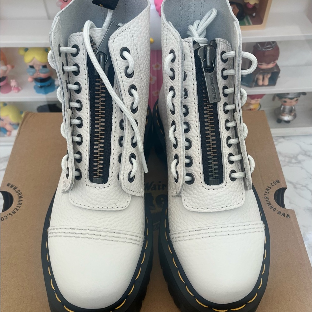 Dr. Marten Sinclair Boots